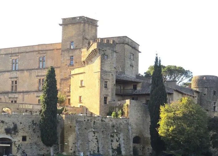 Les Tarraiettes Au Pied Du Luberon
