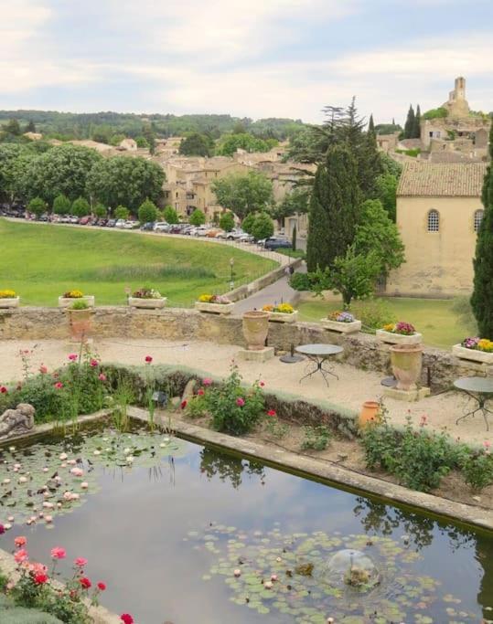Les Tarraiettes Au Pied Du Luberon *